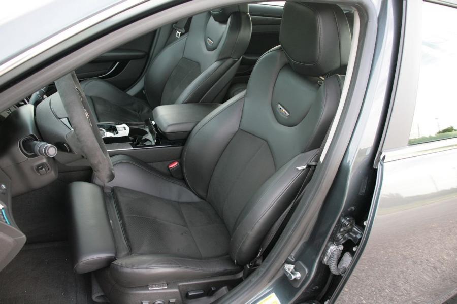  Cadillac CTS-V Coupe 2010 года  (фото 106 из 315)